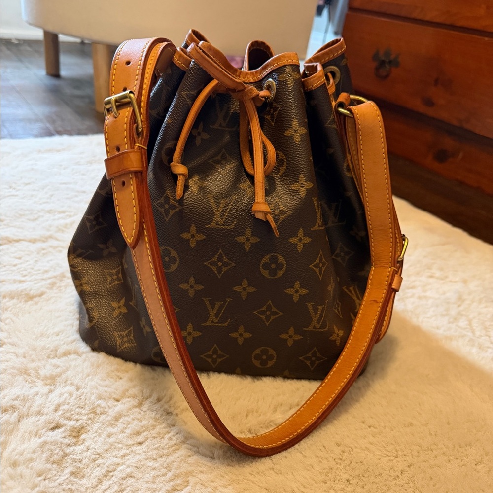 Louis Vuitton Monogram Canvas Noé Bucket Bag in Brown & Tan